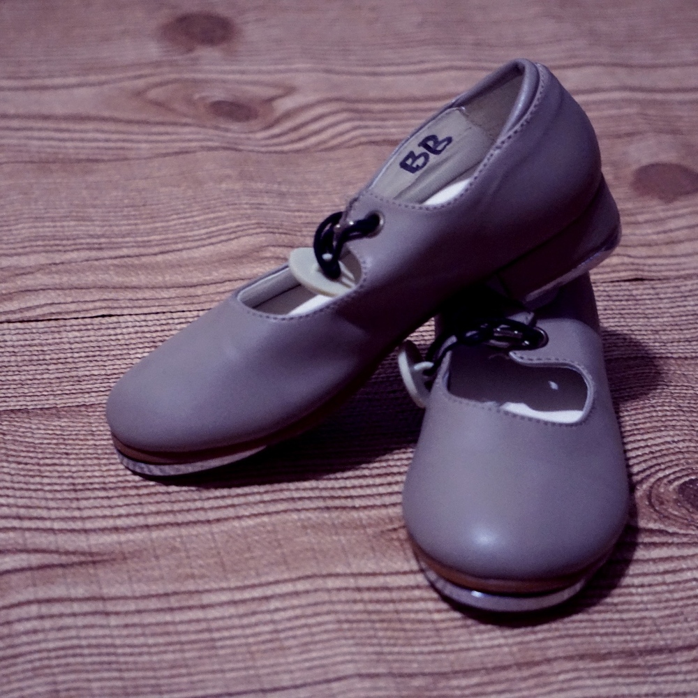 Tan Tapped Shoes (10 in kids)